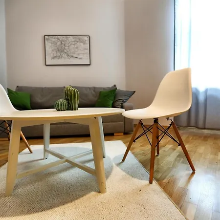 Next To The Main Square Daire *