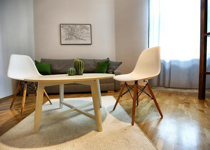 Next To The Main Square Daire *